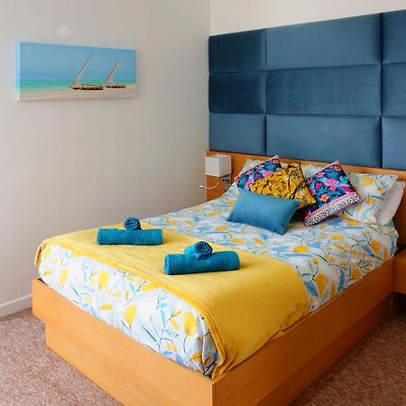 A Beautiful Apartment With Stunning Sea Views & Private Balcony ボーンマス エクステリア 写真