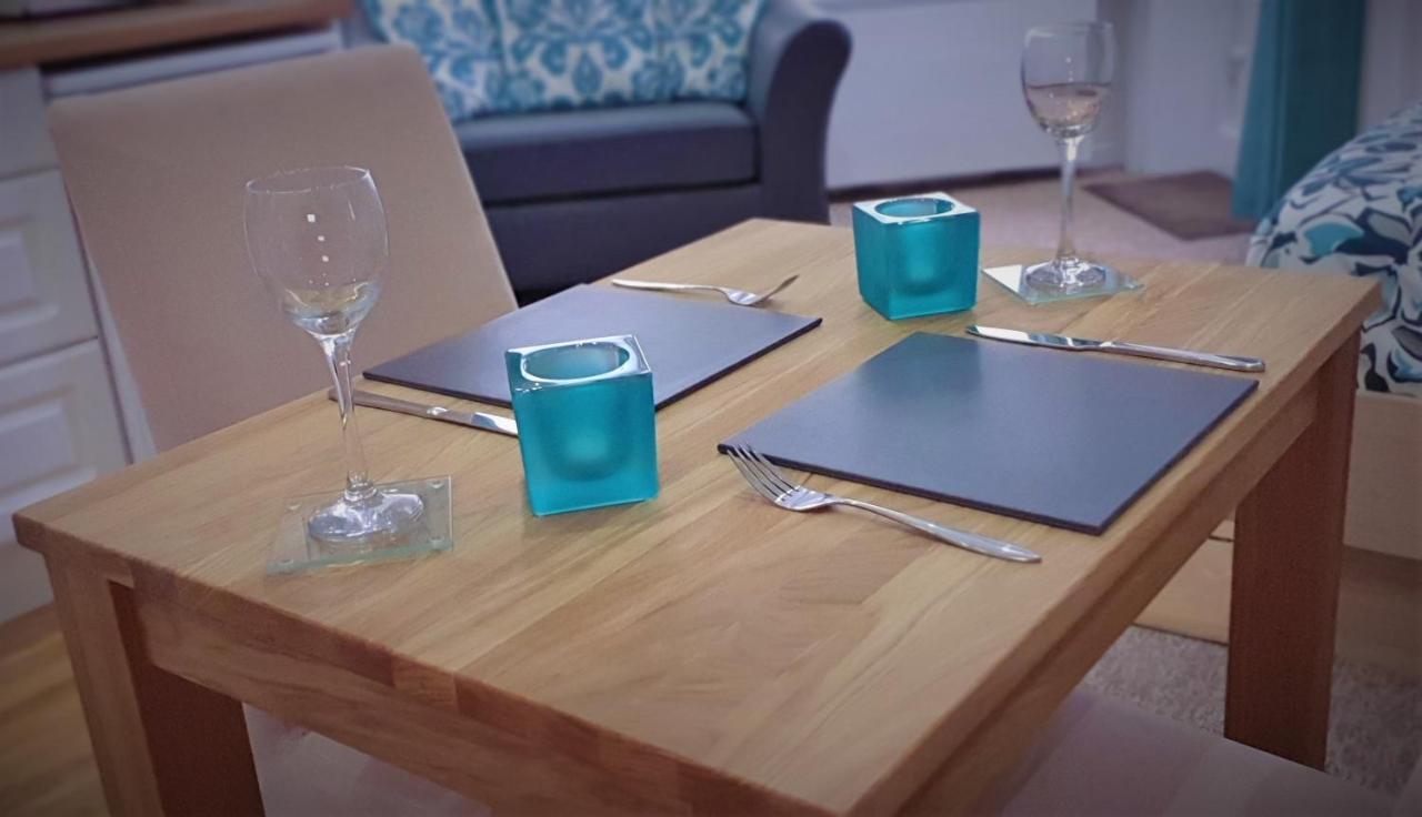 A Beautiful Apartment With Stunning Sea Views & Private Balcony ボーンマス エクステリア 写真