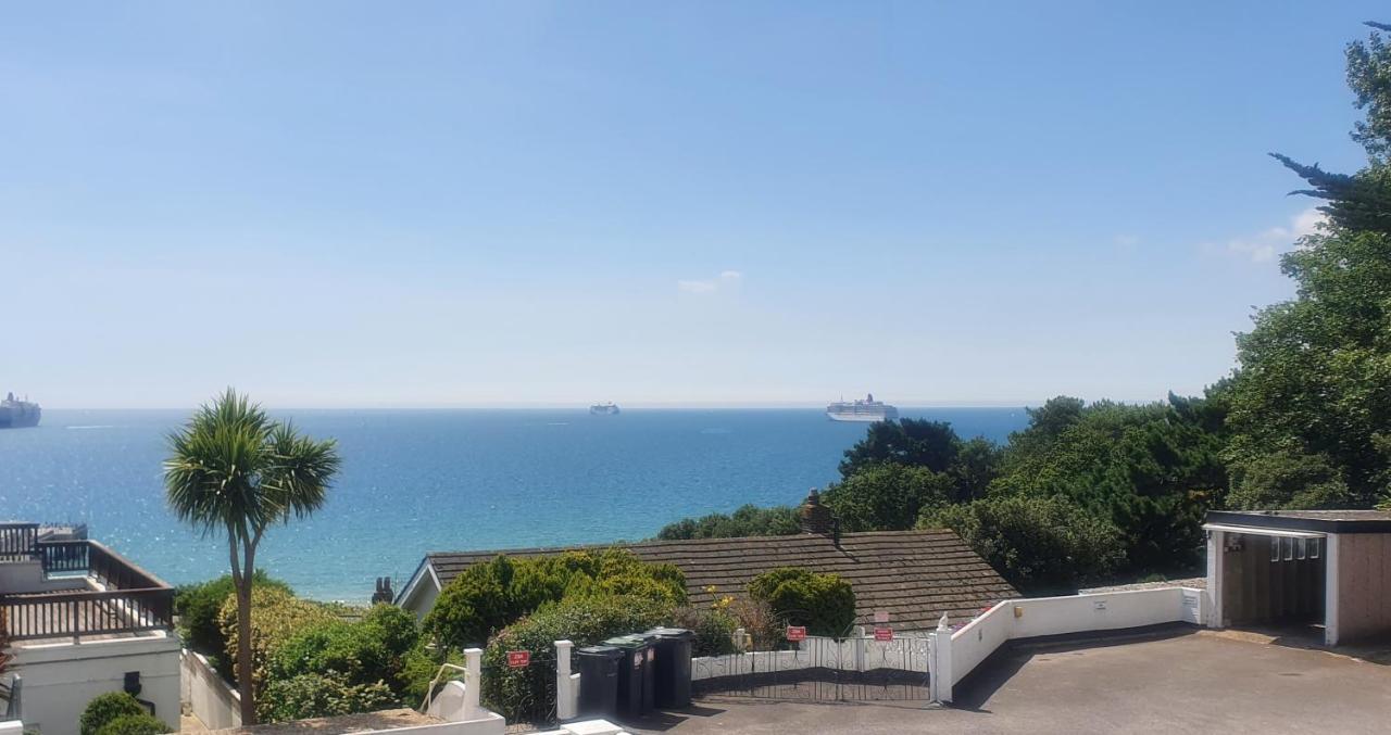 A Beautiful Apartment With Stunning Sea Views & Private Balcony ボーンマス エクステリア 写真