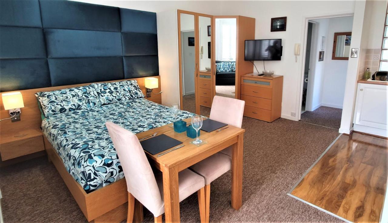 A Beautiful Apartment With Stunning Sea Views & Private Balcony ボーンマス エクステリア 写真