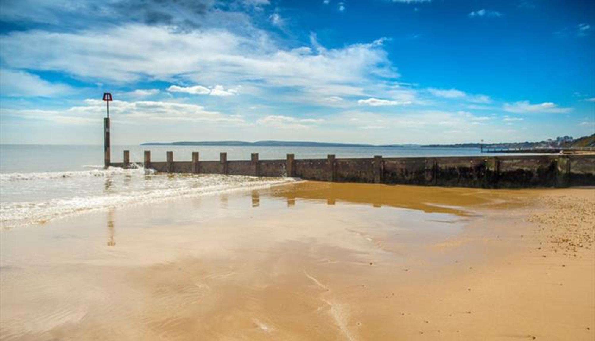 A Beautiful Apartment With Stunning Sea Views & Private Balcony ボーンマス エクステリア 写真