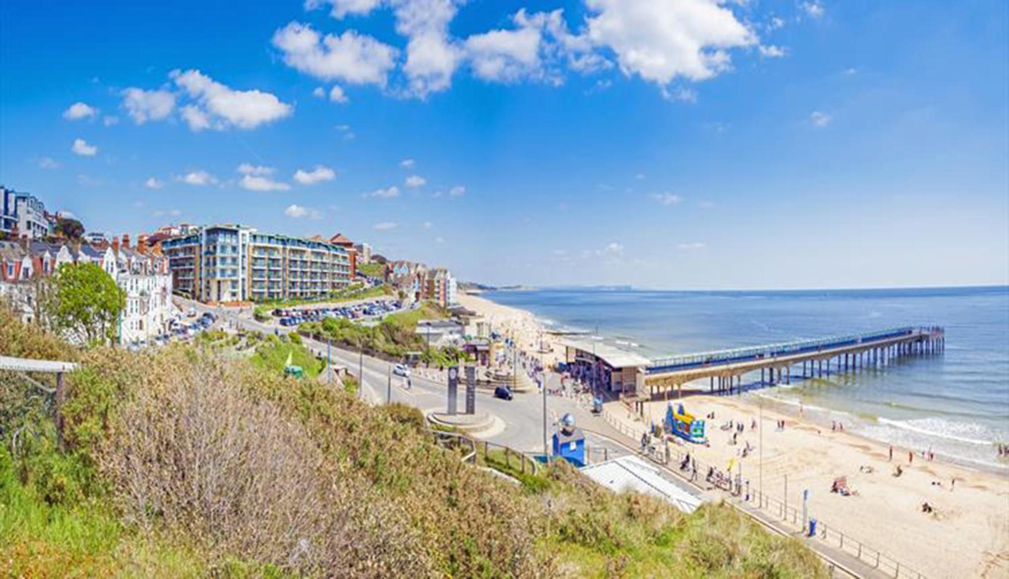 A Beautiful Apartment With Stunning Sea Views & Private Balcony ボーンマス エクステリア 写真